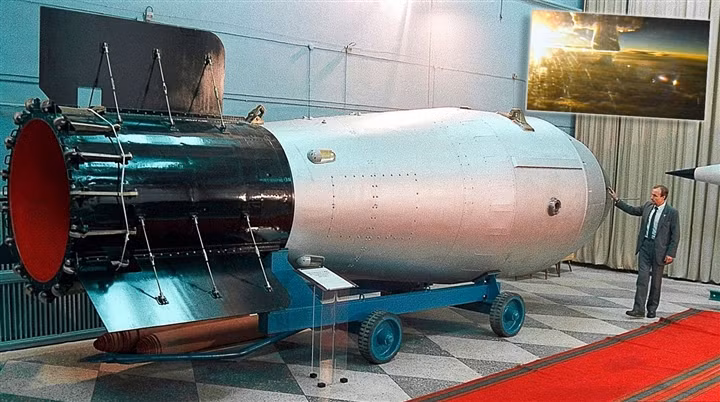 Ngày nay, một vụ thử như vậy và hiệu ứng vụ nổ của nó chắc chắn gây sốc nhiều người; nhưng không giống như vụ ném bom xuống Hiroshima, không ai bị tổn hại bởi vụ nổ. Liên Xô coi vụ thử này là cần thiết, để thể hiện sức mạnh của mình với Mỹ, nhằm ngăn chặn các cuộc chiến tranh hạt nhân.