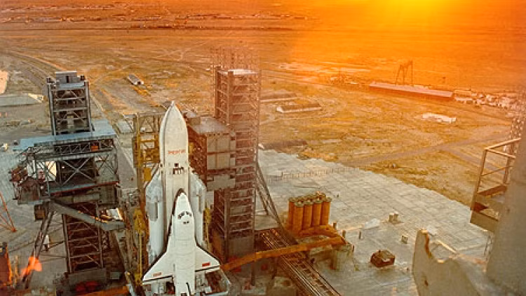 Các nhà sản xuất vũ khí của Nga -Liên Xô, luôn nổi tiếng với việc tạo ra nhiều loại vũ khí hiệu quả và đáng tin cậy nhất trên thế giới. Một số vũ khí được tạo ra để “làm nguội những cái đầu nóng” của phương Tây; đồng thời giới thiệu tiềm năng kho vũ khí của nước Nga. Và sau đây là ba kỷ lục khó xô đổ của vũ khí Nga.