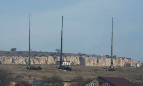 Tổ hợp tác chiến điện tử Murmansk-BN có khả năng gây nhiễu và ngăn chặn liên lạc vi sóng và tần số cao giữa các phương tiện chiến đấu trên đất liền, trên biển, trên không và ngoài không gian vũ trụ. 