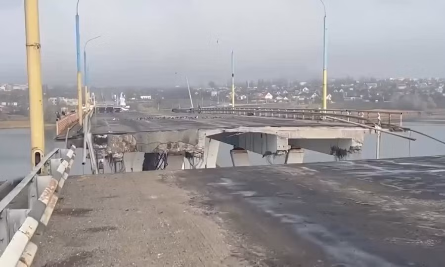 Trên thực tế, kể từ khi quân đội Nga rút khỏi khu vực bờ tây sông Dnepr vào tháng 11 năm ngoái và cho nổ tung cây cầu chiến lược Antonov, cuộc chiến ở Kherson về cơ bản đã rơi vào tình trạng “đóng băng”.