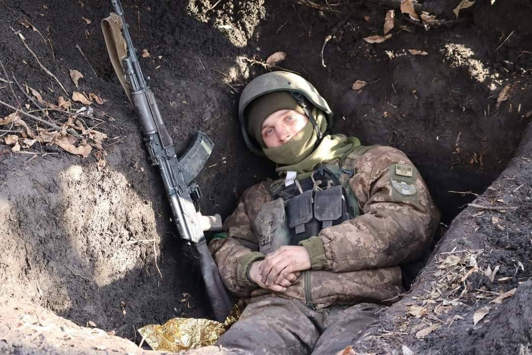 Thứ hai, trong khi phía Ukraine tiếp tục củng cố phòng ngự ở Bakhmut, họ cũng tiến hành các cuộc phản công trên nhiều khu vực, nhằm giảm áp lực lên thành phố. Đặc biệt là ở khu vực phía tây Bakhmut, thế tấn công và phòng thủ giữa Nga và Ukraine đã hình thành một xu thế “bập bênh”.