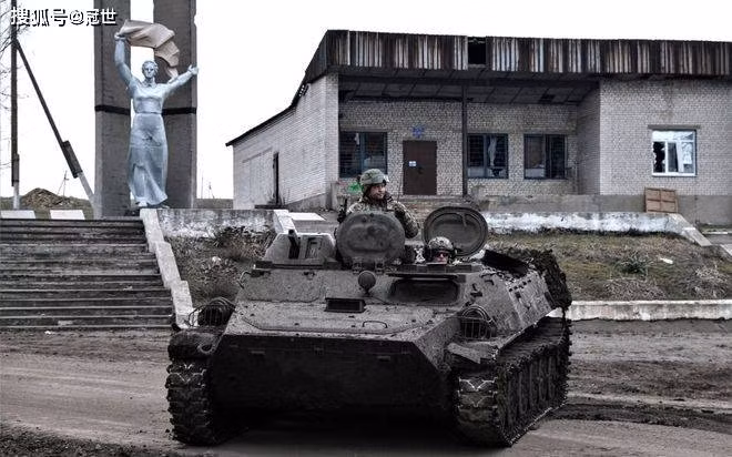 Quân đội Nga một khi chiếm được Bakhmut, không chỉ đóng chặt con đường để Quân đội Ukraine phát động phản kích Luhansk, mà còn là đầu cầu để tiến vào vùng nội địa Donetsk; đặc biệt uy hiếp hai thành phố quan trọng là Slavyansk và Kramators. 