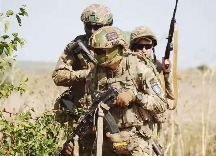 Nếu không nắm bắt đầy đủ vị trí và ý đồ chiến thuật của Quân đội Ukraine, một cuộc tấn công vội vàng của Nga, có thể rơi vào một cái bẫy đã được Quân đội Ukraine giăng ra cẩn thận. Ngoài ra, mạng lưới phòng thủ dày đặc và khả năng phong tỏa hỏa lực mạnh mẽ của Quân đội Nga, đã trở thành vũ khí quan trọng để Quân đội Nga ngăn chặn thành công kẻ thù. 