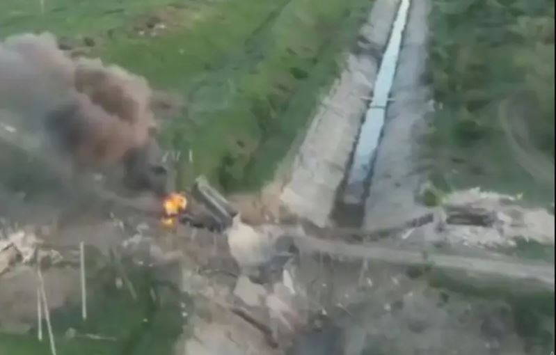 Người phát ngôn của Quân đội Ukraine cho biết, họ đã rút các lực lượng ra khỏi quận Novy sau khi các vị trí phòng thủ bị phá hủy. Những nỗ lực giữ vững các khu vực lân cận đang trở nên kém hiệu quả, vì có quá nhiều rủi ro.