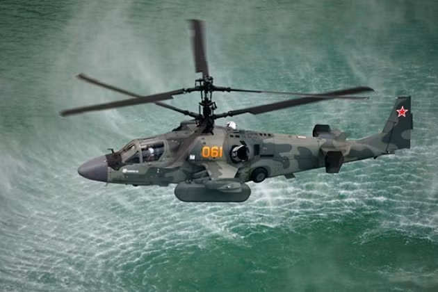 “Theo thông tin, khi tàu khu trục USS Porter của Mỹ tiến vào Biển Đen, báo động bất ngờ vang lên. Các thủy thủ của USS Porter đã lên boong và chuẩn bị chiến đấu”; truyền thông Nga cho biết rằng, một trực thăng chiến đấu của Nga chỉ bay lơ lửng trên boong tàu khu trục vài mét. 