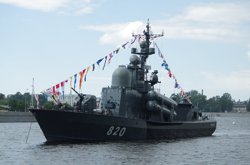 Mặc dù chỉ có tên lửa phòng không và đạn khẩu hải pháo AK-176 trên tàu chiến Nga được bắn ra, nhưng sự việc này khiến thủy thủ đoàn tàu khu trục Mỹ vô cùng hoảng sợ, đặc biệt là trong bối cảnh báo động chiến đấu được nâng lên trên tàu.