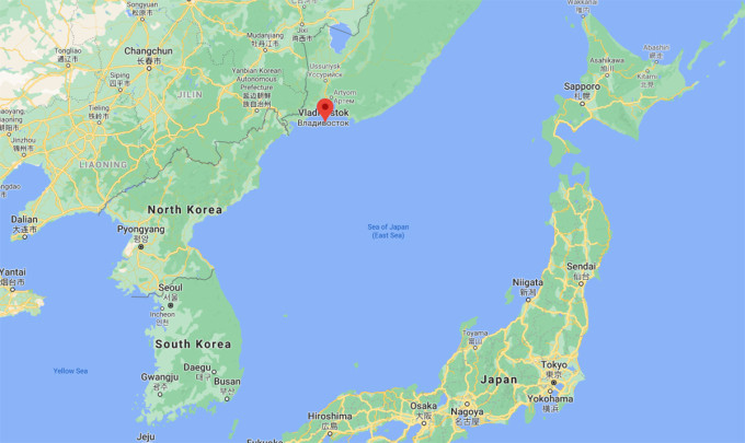 Thông cáo cho biết: “Khu trục hạm chống ngầm Đô đốc Vinogradov của Hạm đội Thái Bình Dương đã nhận lệnh theo dõi tàu chiến Mỹ, dùng kênh liên lạc quốc tế để cảnh báo chiến hạm này, rằng hành động nói trên là không thể chấp nhận được, phía vi phạm có thể bị đẩy đuổi ra khỏi lãnh hải Nga bằng hành động đâm va”. 