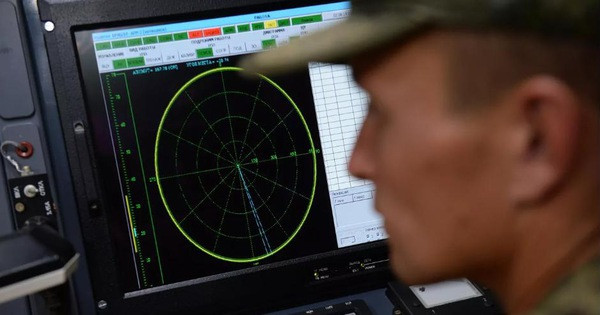 Trong khi đó, hệ thống tác chiến điện tử tích hợp "Kulab" có thể can thiệp và đánh lừa radar, dẫn đường và các thiết bị điện tử khác của đối phương, làm giảm độ chính xác và hiệu quả của vũ khí đối phương. 