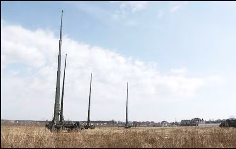 Trong khi đó, hệ thống thông tin của Quân đội Mỹ tại châu Âu đang gặp trục trặc, khi gần đây Nga đã triển khai hệ thống tác chiến điện tử có tính chất chiến lược mang tên "Murmansk-BN", ở khu vực biên giới Nga-Ukraine.