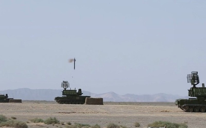 Nhưng các cuộc tấn công đường không của Ukraina bị Tor-M1 đẩy lui thành công, cũng được tình báo Anh đánh giá trong báo cáo. Các hệ thống này là thành phần quan trọng trong đẩy lùi các cuộc tấn công bằng UAV vào Crimea và Sevastopol nhiều lần trong những tháng gần đây.