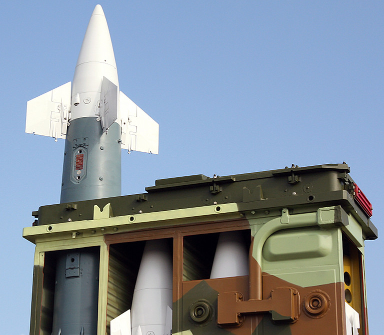 Hệ thống phòng không Tor-M1 có được trang bị 8 tên lửa sẵn sàng khai hỏa, mỗi tên lửa có khả năng tấn công mục tiêu ở độ cao rất thấp đến trung bình, bao quát nhiều mối đe dọa trên không.