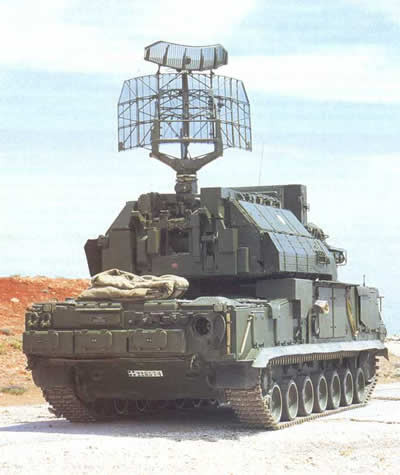 Radar của hệ thống Tor-M1 có khả năng phát hiện và theo dõi đồng thời tới 48 mục tiêu; rất phù hợp với việc đánh chặn UAV kiểu bầy đàn. Ngay cả trong điều kiện quá tải do nhiễu điện tử, radar vẫn phát hiện và theo dõi mục tiêu ở cự ly lên tới 25 km.