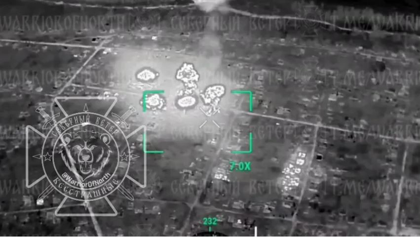 Điều đáng chú ý là bệ phóng tên lửa nhiệt áp TOS Solntsepek của Nga ở phía đông thành phố đã đánh trúng vị trí của quân Ukraine ở khu vực phố Kotyubinsky, cho thấy sức mạnh mạnh mẽ của Quân đội Nga trong việc yểm trợ hỏa lực.