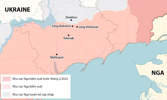 Kể từ khi bắt đầu cuộc phản công vào đầu tháng 6, Ukraine đã nỗ lực nhằm chiếm cứ điểm phòng thủ tiền phương của quân đội Nga, đó là làng Rabotino. Để giành được cứ điểm này, Ukraine buộc phải tung lực lượng dự bị chiến lược vào chiến đấu; mãi đến cuối tháng 8, Ukraine mới chiếm được Rabotino.