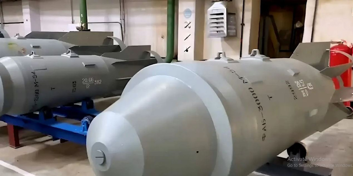 Giải pháp của Rostec về việc nâng cấp sẽ “tăng đáng kể tầm bay của bom” FAB-3000 là tích hợp một động cơ phản lực cánh quạt nhỏ với bộ phụ kiện lướt. Việc sửa đổi này không có thách thức quá lớn về mặt kỹ thuật, nhưng sẽ tăng tầm bay của một quả bom tấn lên hàng trăm km hoặc hơn, tùy thuộc vào hiệu suất của động cơ phản lực cánh quạt. Thậm chí quả bom có thể bay được cự ly hơn 200 km.