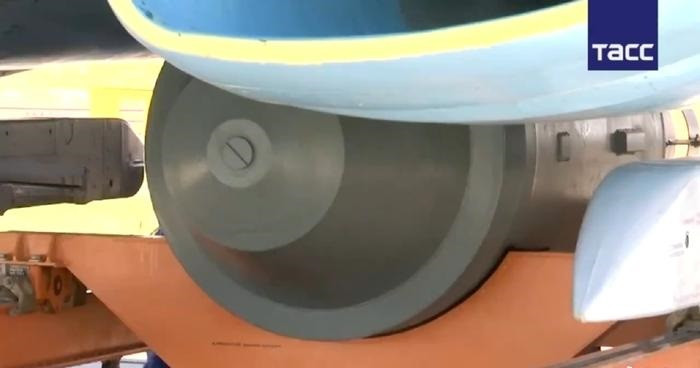 Ngày 8/7, trang Topwar của Nga đưa tin, các chuyên gia Nga đã khắc phục các lỗi, sau khi đưa vào sử dụng bom hạng nặng FAB-3000 với mô-đun UMPC. Các kỹ sư Nga đã trang bị cho FAB-3000 một bộ mô-đun cánh lượn UMPC mới, với cánh lái lớn hơn và bộ truyền động điều khiển khỏe hơn.