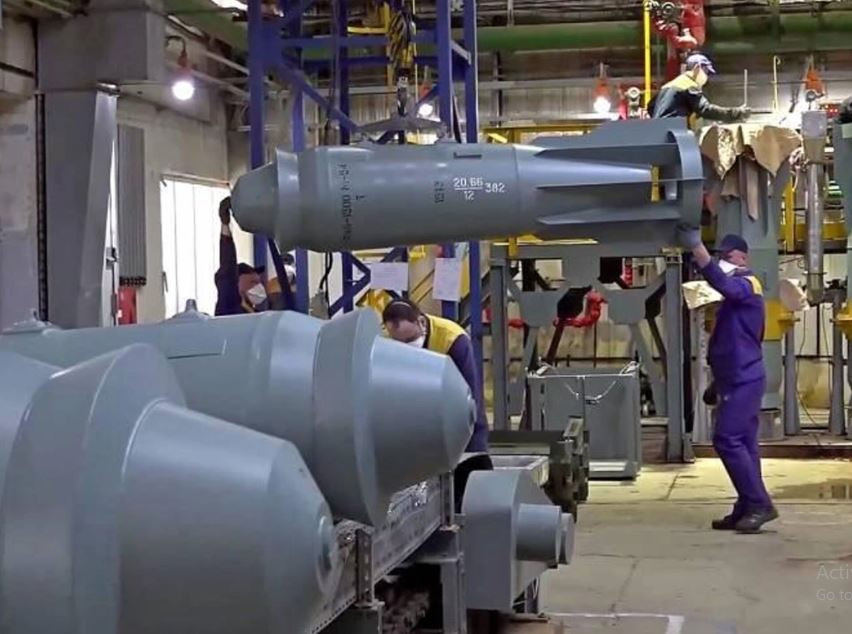 Ngay lập tức, thông tin sản xuất siêu bom FAB-3000 đã vấp phải nhiều hoài nghi và thậm chí là chế giễu. Không chỉ từ các blogger quân sự Ukraine, mà tất nhiên còn từ Nga.