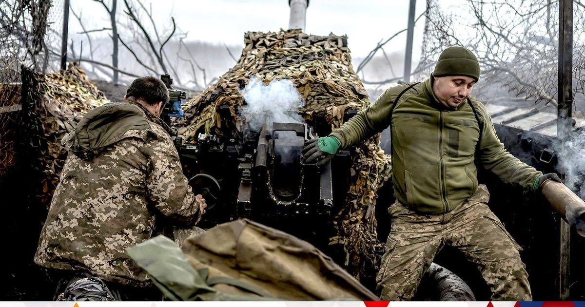 Nếu quân Ukraine bắn một viên đạn pháo, phía Nga có thể bắn mười phát, và Nga lại có máy bay ném bom trên bầu trời. Vậy trong bối cảnh như vậy, AFU có thể chiến đấu như thế nào trong cuộc chiến này? Trong chiến đấu, điều mà con người lính sợ nhất là mất tinh thần; một khi mất tinh thần, rất dễ rơi vào trạng thái suy sụp tinh thần.