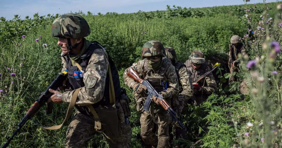 Hiện tại, viện trợ quân sự của Mỹ cho Ukraine đã bị tạm dừng, và AFU phải dựa vào viện trợ của Mỹ cho 50% vũ khí và đạn dược của mình. Với sự hỗ trợ của Mỹ, hỏa lực tiền tuyến ít nhất là 1/5. Nếu không có sự hỗ trợ của Mỹ, thì hỏa lực tiền tuyến giảm mạnh xuống còn 1/10, thậm chí còn thấp hơn nữa. 