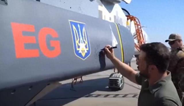 Ngay cả khi cuộc tấn công diễn ra, có UAV của Ukraine bay lượn gần mục tiêu để chụp ảnh, điều này cũng cho thấy sơ hở của hệ thống phòng không Nga. Đồng thời, quân đội Ukraine cũng đang sử dụng vũ khí tấn công tầm xa hạn chế trong tay, để thực hiện các cuộc tấn công “bão hòa” ở một mức độ nhất định. 