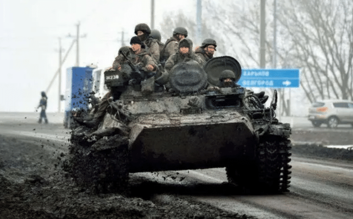 Với địa hình xung quanh thành phố Bakhmut tương đối là bằng phẳng, với việc sử dụng các phân đội thiết giáp làm lực lượng đột phá, khiến quân Nga bị thiệt hại nặng; nhưng hiện tại quân Nga đã nắm quyền chủ động ở Bakhmut, nhưng vẫn khó có thể kiểm soát hoàn toàn thành phố, tuy nhiên quân Nga đã hình thành vòng vây xung quanh Bakhmut.