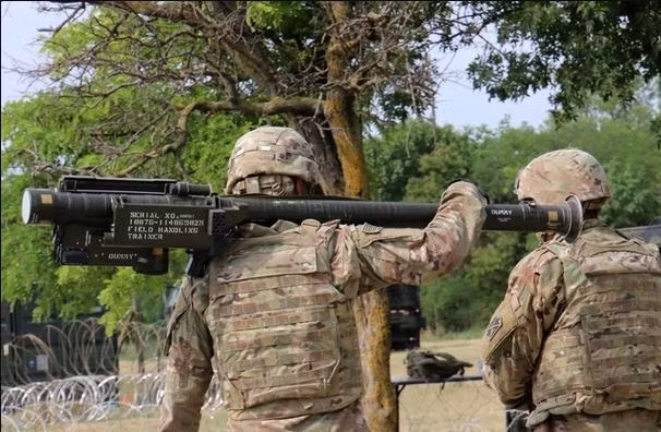 Nhưng tình huống máy bay chiến đấu Nga phải tiếp cận gần mục tiêu, đã tạo cơ hội cho lực lượng phòng không tầm thấp của Ukraine “lập công”; khi một số lượng lớn binh lính Ukraine đã sử dụng tên lửa phòng không vác vai (MANPAD) như Stinger hay Igla, bí mật phục kích máy bay chiến đấu Nga, khiến Không quân Nga chịu tổn thất đáng kể.