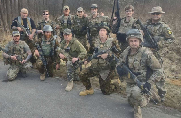 Hiện Bakhmut là chiến địa ác liệt nhất, Quân đội Ukraine muốn tử thủ đến cùng, còn Nga cũng quyết tâm rất lớn. Xét tình hình hiện tại, mặc dù Nga đã bao vây Bakhmut, nhưng để quân đội Ukraine hoàn toàn đầu hàng cũng không phải là chuyện dễ dàng. 