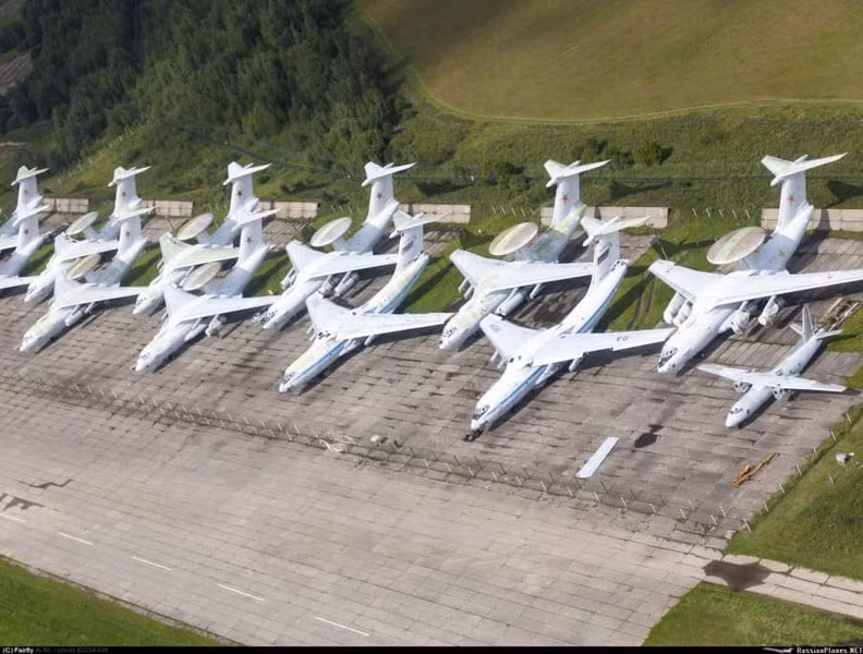 Số máy bay cảnh báo sớm A-50 hiện đang phục vụ trong Không quân Nga đều được sản xuất từ thời Liên Xô trong thập niên 1980; tổng cộng đã có 30 chiếc được sản xuất. Hiện trong quân đội Nga chỉ còn chưa đầy 10 chiếc vẫn còn có thể hoạt động bình thường.