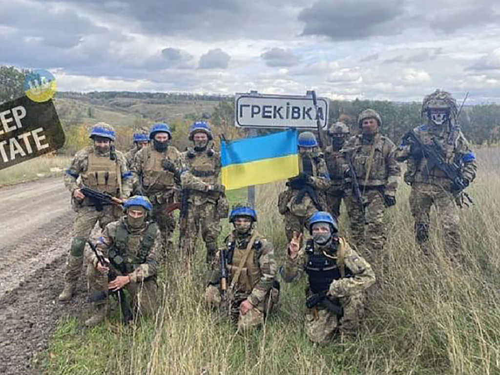 Trước đó, Bộ Quốc phòng Liên bang Nga cho biết, 3 tiểu đoàn của Quân đội Ukraine đã tiến hành phản công tại mặt trận Kherson; tuy nhiên lực lượng này bị đẩy lui, do phía quân Nga được tăng cường thêm lực lượng xe tăng dự bị đến tiếp ứng.