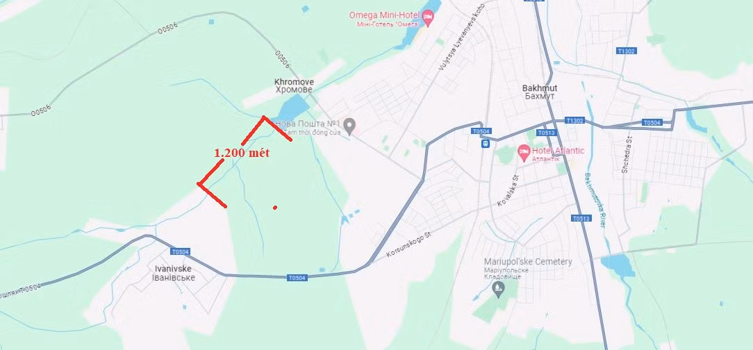 Ở phía bên kia hồ, quân Nga vẫn đang cách mép làng phía bắc của Ivanivsk khoảng 1.200 mét, con đường phía đông bắt đầu từ Sân bay Bakhmut cũ tới làng Ivanivsk chỉ có 1.200 mét; địa hình bằng phẳng. Theo một số thông tin, cuộc tiến công của Nga vào Ivanivsk sẽ sớm bắt đầu. 