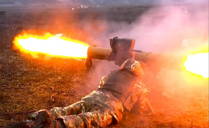 Đặc biệt là quân Nga trên tuyến đường phía bắc Bodanivka và Grygorivka, có thể trực tiếp băng qua kênh đào Donets-Donbas và mở cuộc tấn công vào các khu vực đồi núi và vùng trũng, cũng như các khu nhà gỗ ở phía bắc Chasiv Yar, nhằm tạo điều kiện thuận lợi cho sự đột phá của mặt trận trung tâm.