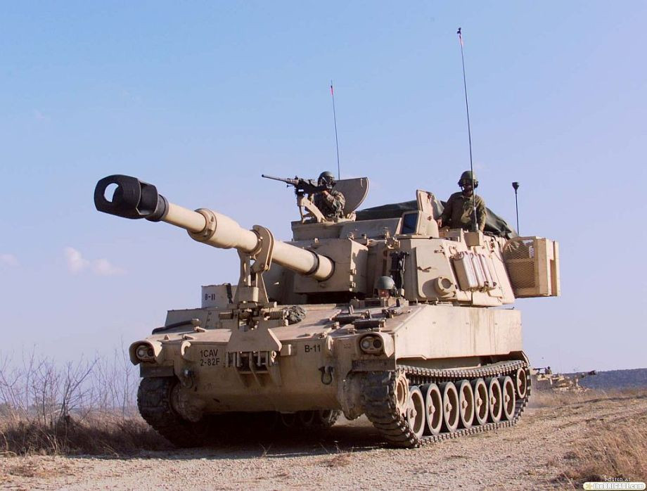 Pháo tự hành M109A6 do Mỹ sản xuất, được trang bị hệ thống bắn tự động, có thể bắn vòng tròn 360 độ, có thể nhận lệnh điều chỉnh pháo tự động; có khả năng nhanh chóng thực hiện tiêu diệt các mục tiêu đơn lẻ và có diện tích lớn; M109A6 còn được ví là "một khẩu pháo phát huy tác dụng bằng một đại đội pháo binh".