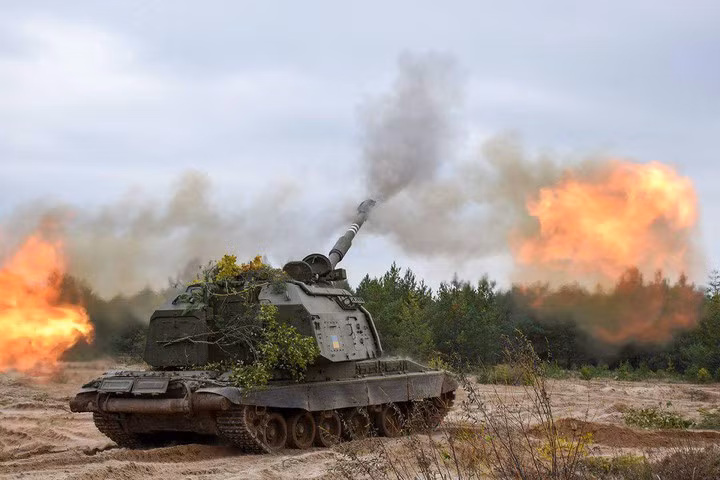 Lợi thế chính của Quân đội Nga trên chiến trường Ukraine hiện nay là pháo binh; để tấn công mục tiêu, Quân đội Nga có thể nã đạn pháo liên tục trong vài ngày, thậm chí vài tuần; làm đối phương không thể chịu nổi, sau đó lực lượng xe tăng và bộ binh cơ giới mới từ từ tiến lên.