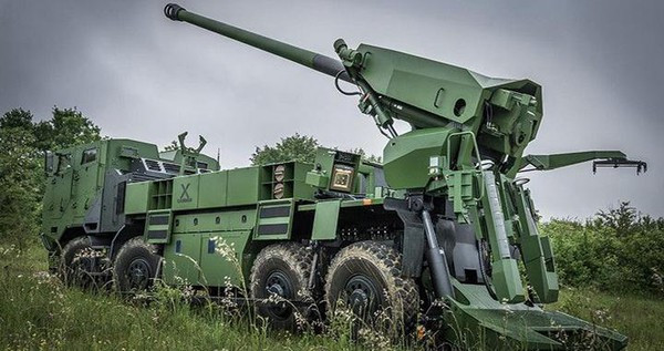 Sau khi bắn 6 quả đạn chính xác trong 1 phút, khẩu đội lập tức di chuyển đến trận địa tiếp theo để tránh hỏa lực phản pháo của địch. Bằng cách này, Caesar chỉ cần một phút ra đòn chính xác, nhanh chóng chuyển đổi trận địa bắn và tiếp tục một phút bắn chính xác.