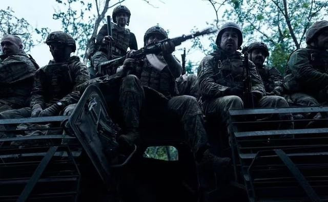 Nếu để mất Donbass sẽ là một đòn chí mạng, nên Tổng thống Zelensky nhấn mạnh trong một bài phát biểu qua video rằng, ông đã trao đổi với Tướng Syrsky và quyết định tăng cường lực lượng phòng thủ theo hướng này.