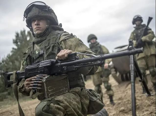 Việc Ukraine mở chiến dịch Kursk chưa thấy lợi ở đâu, nhưng việc họ rút một số lượng lớn quân và vũ khí đến Kursk đã gây ra áp lực phòng thủ lớn cho các mặt trận còn lại. Quân đội Nga đã không mắc mưu của Kiev, khi hầu hết quân Nga tiếp viện cho mặt trận Kursk đều là lính nghĩa vụ, được triển khai từ nội địa Nga.