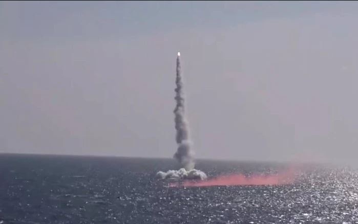 Trong thời gian qua, Mỹ và Nga đang “ăn miếng trả miếng”, các vụ phóng thử tên lửa hạt nhân chiến lược liên tiếp, khiến cả hai nước “nồng nặc mùi thuốc súng” và thu hút sự chú ý rộng rãi từ thế giới bên ngoài.