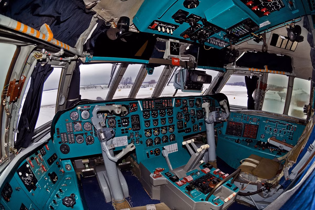 A-50U là phiên bản nâng cao của máy bay kiểm soát và cảnh báo sớm trên không (AEW&amp;C) A-50. Trong khi nâng cấp máy bay A-50U để tăng cường các thuộc tính chiến đấu và bay của nó, công ty Vega đã cải tiến radar Shmel thông qua việc áp dụng phần mềm và phần cứng tiên tiến.