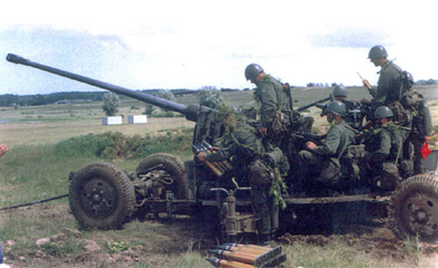 Bên cạnh đó, pháo phòng không tự hành S-60 tự chế cũng có nhược điểm, đó chính là thiếu sự bảo vệ cho kíp chiến đấu. Thông thường, pháo phòng không S-60 chỉ có một bộ phận bảo vệ duy nhất là lá chắn pháo; việc bổ sung giáp bảo vệ xung quanh là hết sức cần thiết. 