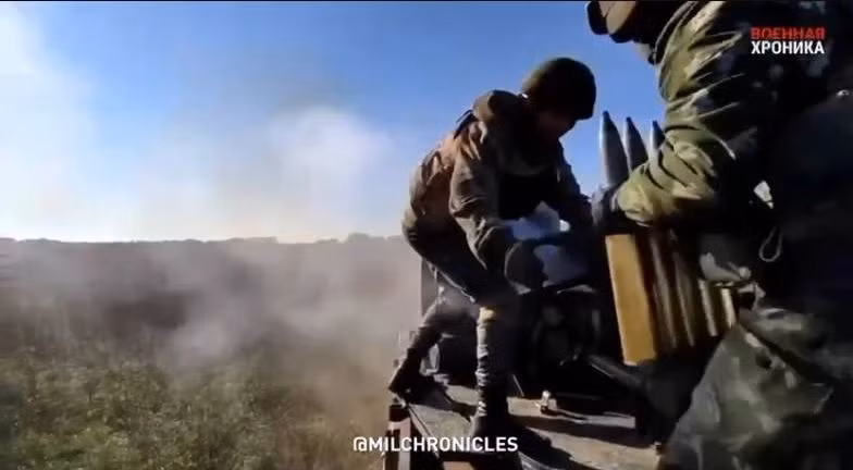 Về xạ giới hướng, khi sử dụng phiên bản xe kéo là 360°, xạ giới tầm từ -4° đến + 85°. Trọng lượng hành quân của pháo là 4,8 tấn. Khi được lắp trên xe tải, số lượng pháo thủ được giảm xuống, tuy nhiên xạ giới hướng chỉ còn 180°; tuy nhiên khả năng cơ động và chuyển thế chiến đấu, nhanh hơn phiên bản xe kéo rất nhiều.