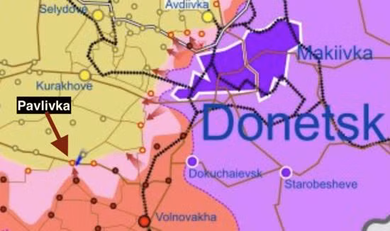 Làng Pavlovka là thành trì cốt lõi của quân đội Ukraine ở khu vực Donetsk, với một số lượng lớn công sự và hầm hào kiên cố được xây dựng trong nhiều năm qua; đây cũng là điểm chốt ngăn quân Nga tiếp cận cứ điểm Ugledar (Vuhledar theo tiếng Ukraine).