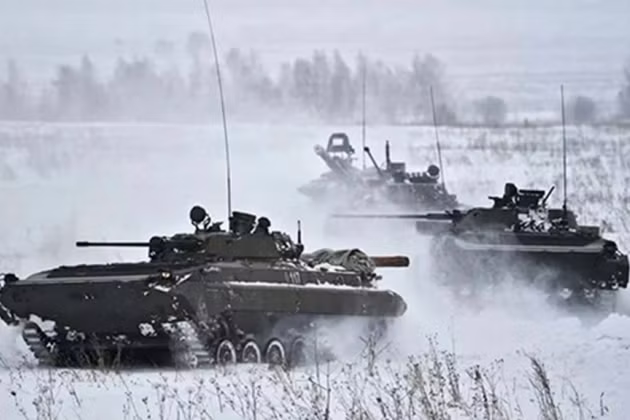 Thông tin về sự xuất hiện của một số lượng lớn quân đội Nga ở Belarus, trên tờ “Coffee or Die”, trong bối cảnh căng thẳng giữa Nga và Ukraine tăng cao. Nếu như vậy, nếu cuộc xung đột hai bên xảy ra, Quân đội Nga có thể chiếm thủ đô Kiev từ hướng Belarus, chỉ mất vài giờ.