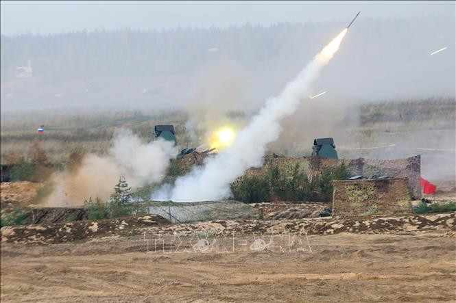 Được biết trước mắt, các thiết bị quân sự và vũ khí sẽ được chuyển đến nước láng giềng Belarus để tham gia cuộc tập trận quy mô lớn. Đồng thời, theo Thứ trưởng Bộ Quốc phòng Nga Alexander Fomin, cuộc tập trận sẽ được tổ chức tại 5 thao trường và 4 sân bay quân sự. 