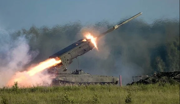 Mặc dù những điều này cũng đã thúc đẩy tinh thần của Quân đội Ukraine, nhưng nó không ảnh hưởng trực tiếp đến kết quả của chiến dịch, cũng như không giải quyết được các vấn đề thực tế. Chiến quả của một số cuộc tập kích bằng tên lửa HIMARS đã bị thổi phồng một cách thái quá; nhưng trên thực tế, không thấm gì so với lợi thế về quy mô hỏa lực và lực lượng không quân khổng lồ của Quân đội Nga. 