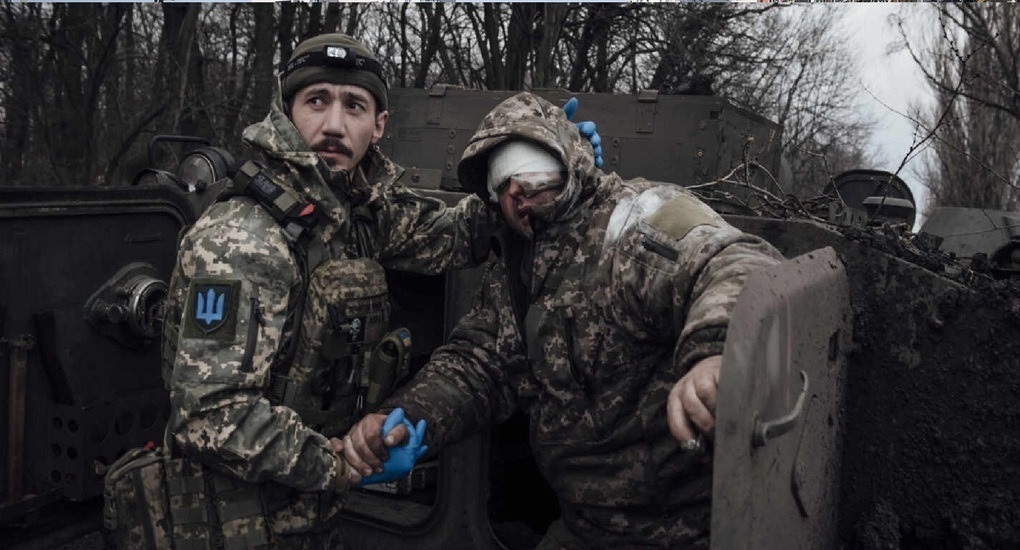  Quân đội Nga và Ukraine đã giao tranh đẫm máu ở mặt trận Kursk trong bảy tháng. Quân đội Nga (RFAF) tuyên bố đã loại khỏi vòng chiến đấu tới 60.000 quân Ukraine, và Ukraine cũng tuyên bố rằng 48.000 quân Nga đã thiệt mạng hoặc bị thương tại đây.