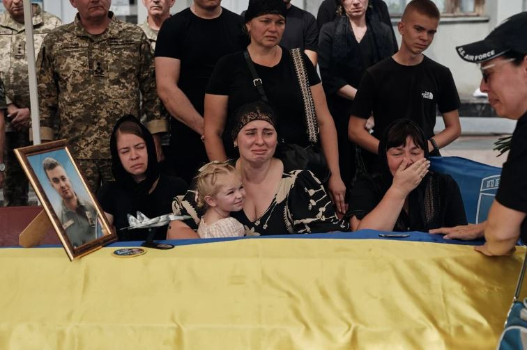 Tư lệnh Không quân Ukraine Oleshchuk sau đó chỉ trích phát biểu của nữ nghị sĩ Ukraine, nhưng ngày 30/8, Tổng thống Zelensky đã ký lệnh cách chức Tư lệnh Không quân Ukraine, nhưng không đưa ra lý do giải thích tại sao lại làm như vậy? 