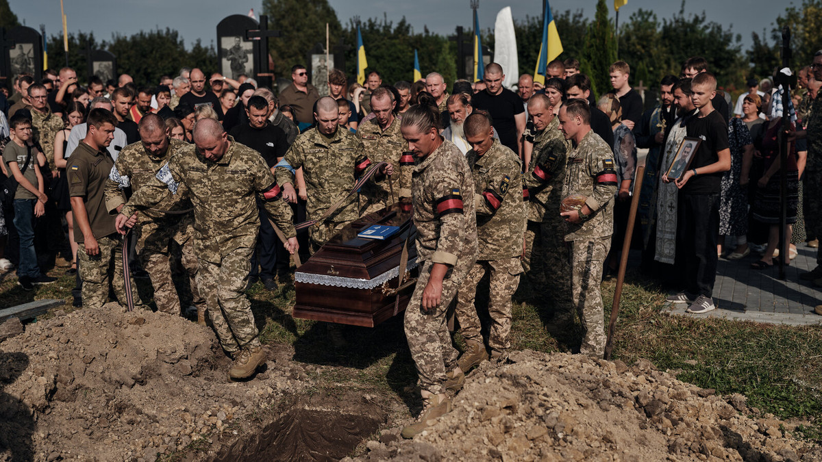 Điều này cũng đúng với Không quân Ukraine, Bezuglaya thậm chí còn cho biết, đây là "lần thứ ba" máy bay và phi công Ukraine bị hệ thống phòng không Ukraine bắn hạ. Hai vụ nổ súng vô tình trước đó không liên quan gì đến F-16, nhưng cũng đã chính thức bị đổ lỗi cho người Nga. 