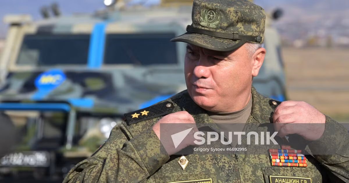 Nguyên nhân chính để Tướng Anashkin mất chức, là do thất bại trong chiến dịch tấn công thành phố Siversk. Trên toàn mặt trận, quân Nga đã giành thắng lợi, ngoại trừ thất bại ở Siversk. Hơn nữa, Tướng Anashkin còn báo cáo sai về tình hình mặt trận. 