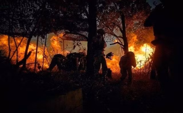 Cụm Trung tâm Nga tiếp tục chiếm giữ các vị trí thuận lợi và đẩy lùi đợt phản công của Ukraine. Loại khỏi vòng chiến đấu hơn 400 quân Ukraine, phá hủy 3 xe bọc thép, một pháo tự hành 152mm D-20 và 3 khẩu pháo khác, một trạm radar trinh sát pháo binh AN/TPQ-50 do Mỹ sản xuất.