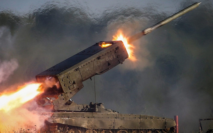 Pháo nhiệt áp hạng nặng TOS-1A được cho là vũ khí có sức sát thương lớn, chỉ đứng sau vũ khí hạt nhân chiến thuật. TOS-1A được thiết kế để vô hiệu hóa các phương tiện bọc thép hạng nhẹ, phá hủy các tòa nhà và công trình kiến trúc, cũng như tiêu diệt nhân lực của đối phương ở các khu vực trống trải và trong các công sự.